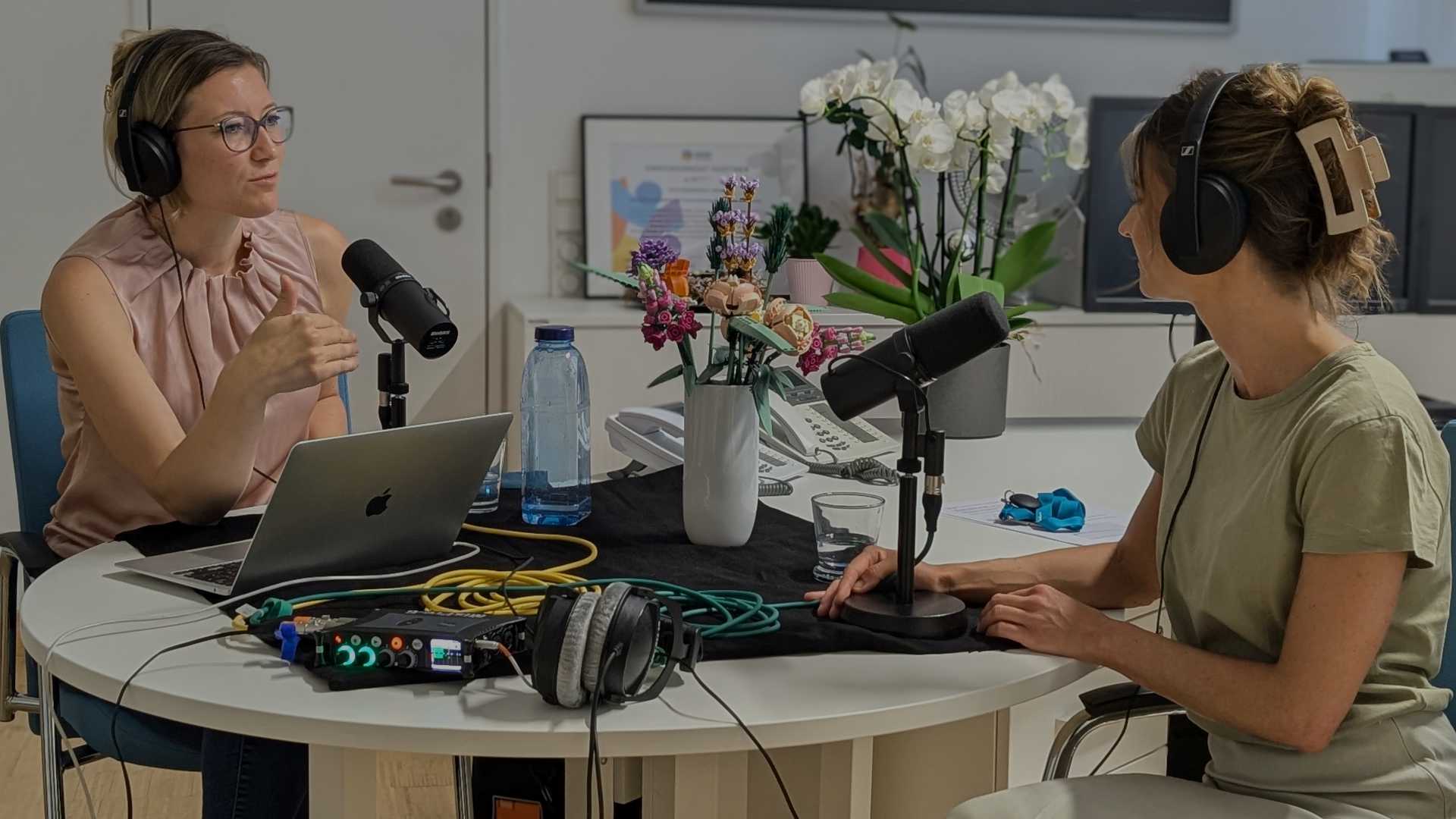 Sally Schulze als Podcasterin